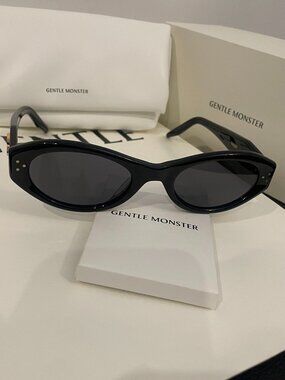 Authentic Gentle Monster VAMP Black Cat-Eye Sunglasses | Gold Hardware, Full Set